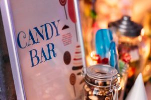 Candy Bar Trend: Diese zuckersüße Naschbar versüßt jede JGA-Party!